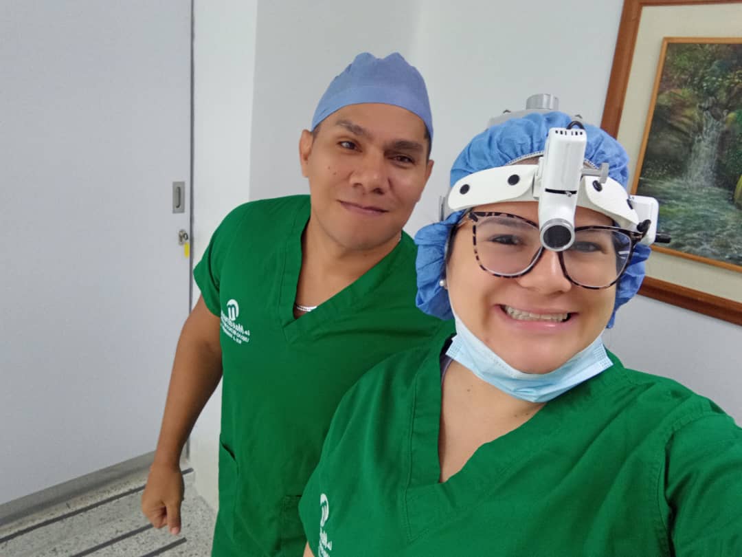 Profesionales con fronto luz Nova Medics